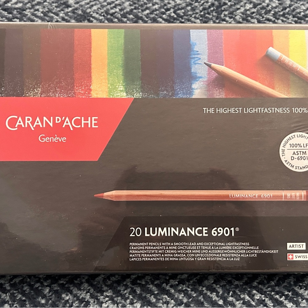 Luminance 6901 Colored Pencils Set